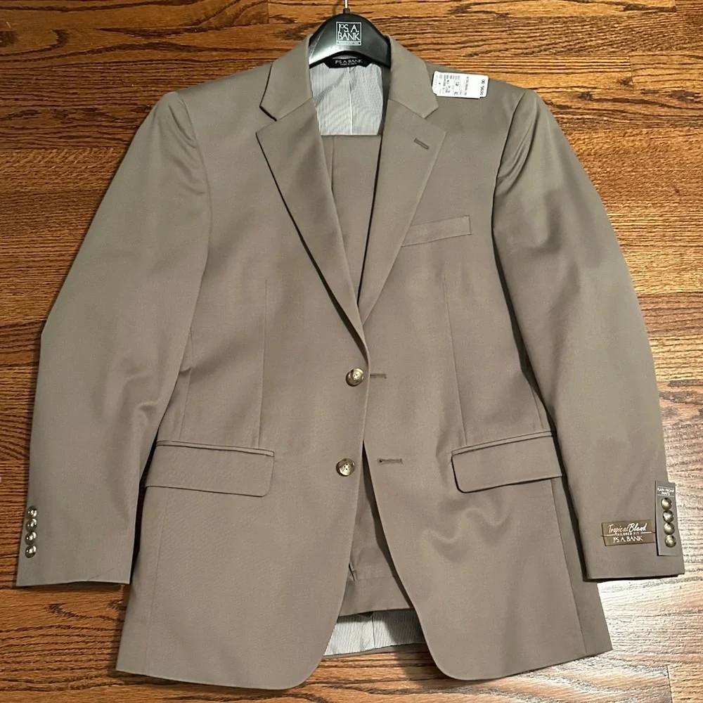 Jos. A. Bank Men's tropical blend tailored fit suit with plain front pants - Picture 1 of 4